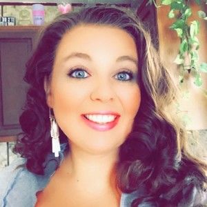 Meet your Posher, Caitlin